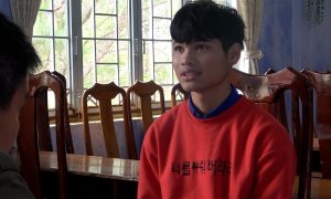 Hoàn cảnh của em A Khánh