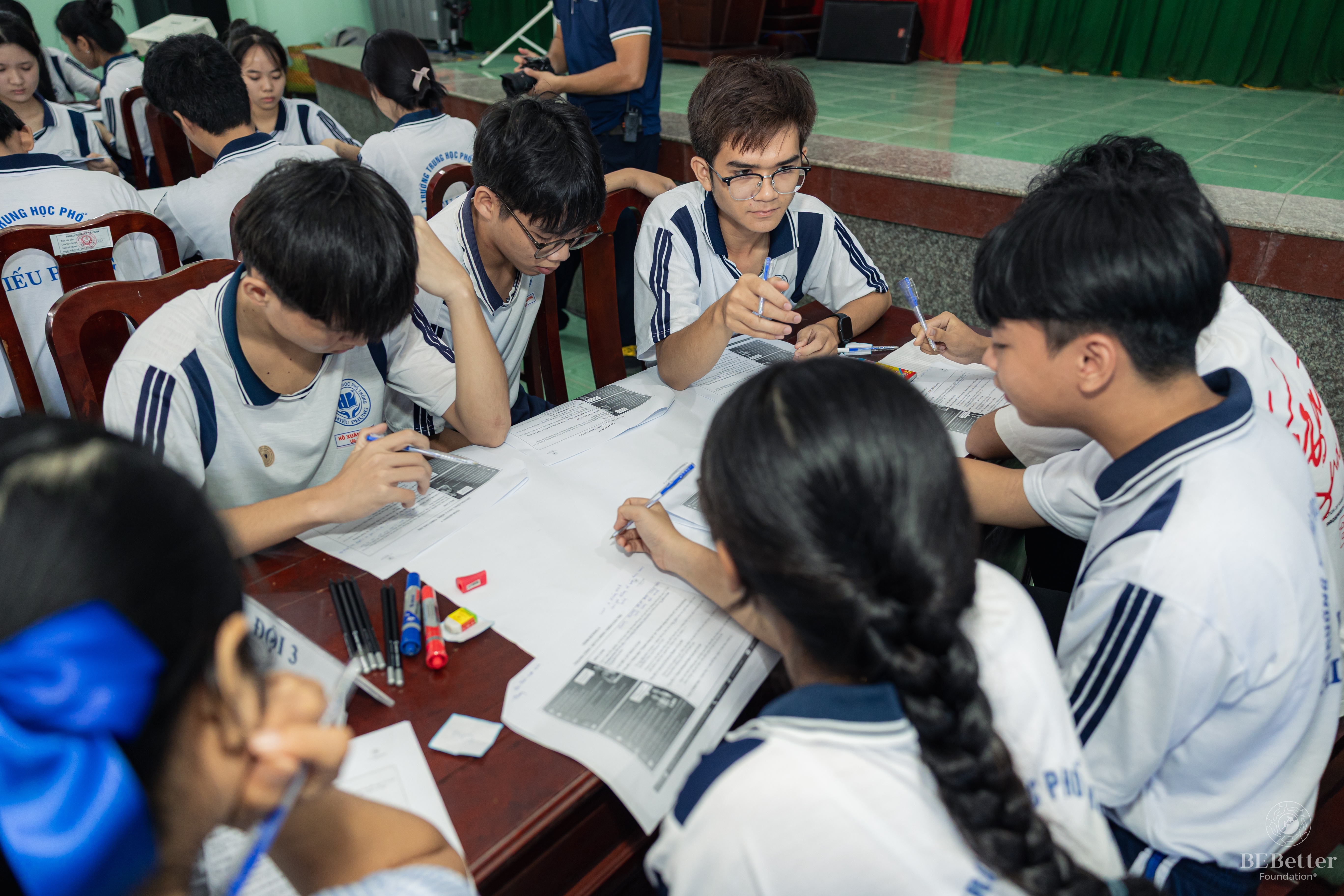 yêu thương nhìn thấy