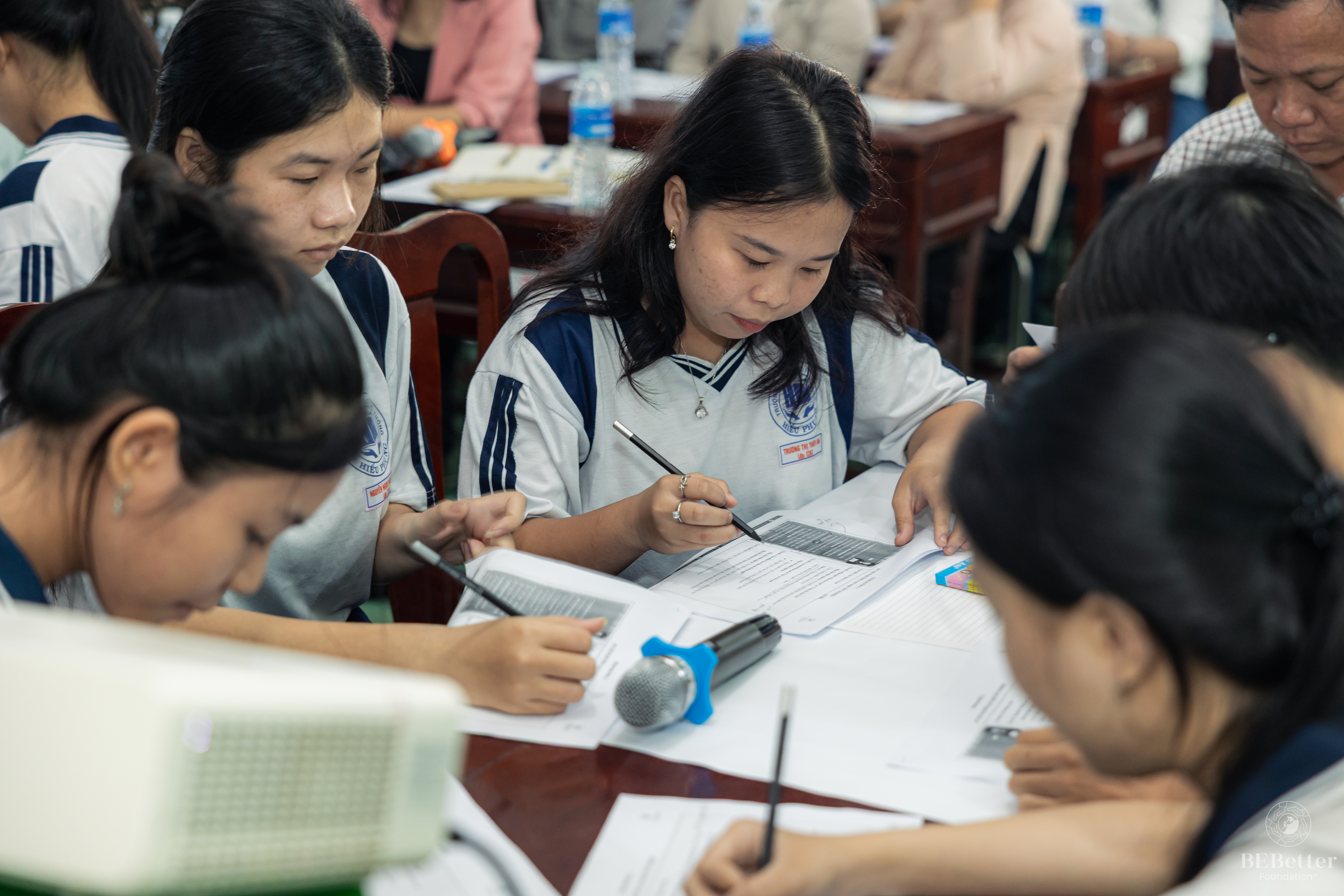 yêu thương nhìn thấy