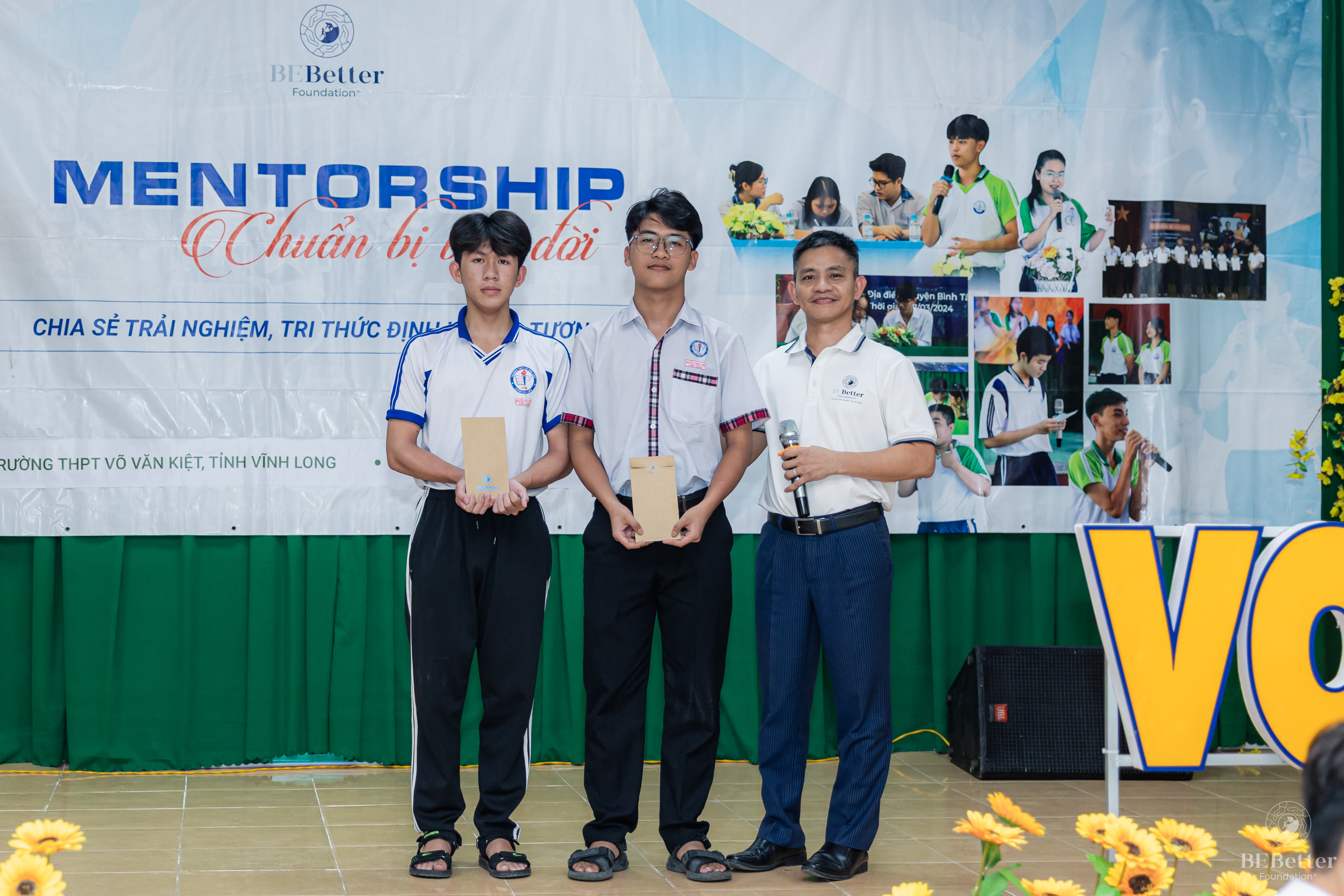 Báo Cáo Chương Trình Thiện Nguyện Mentorship Trường THPT Hiếu Phụng & THPT Võ Văn Kiệt Ngày 11-12/10/2025