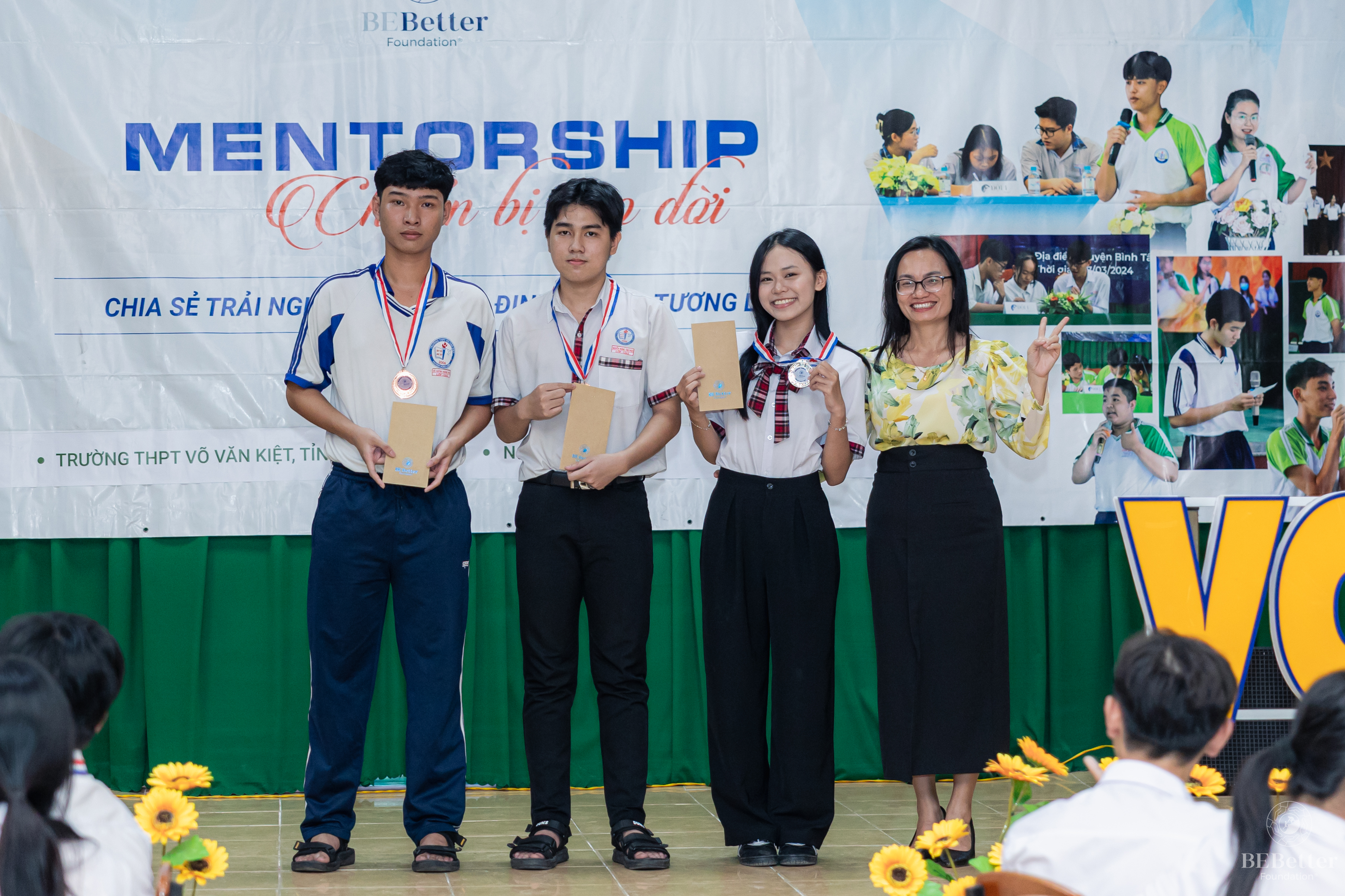 Báo Cáo Chương Trình Thiện Nguyện Mentorship Trường THPT Hiếu Phụng & THPT Võ Văn Kiệt Ngày 11-12/10/2025